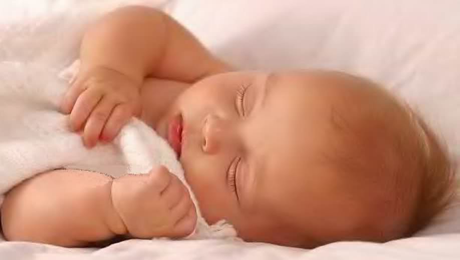 تدريب طفلك على النوم بمفرده