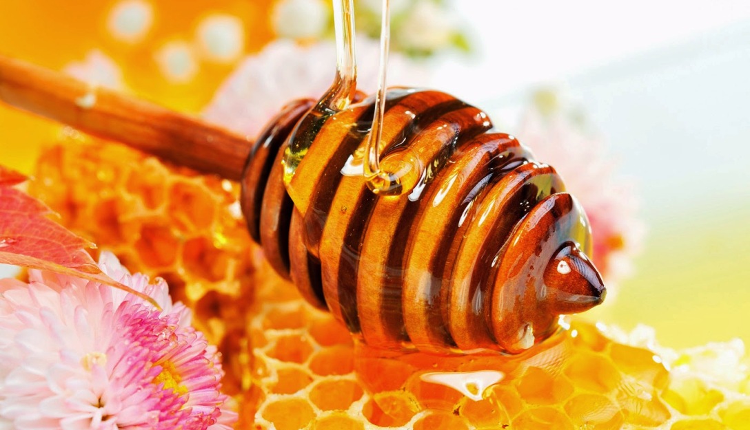 إكتشف الفوائد المذهلة للماء بالعسل
