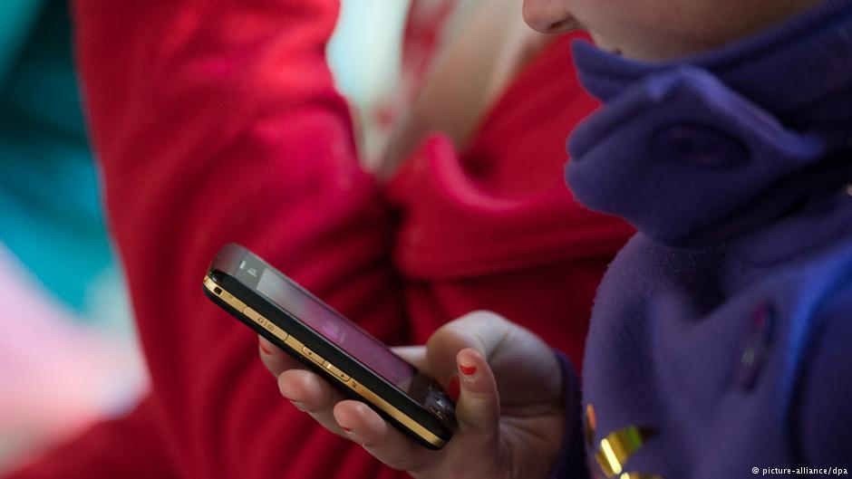 استخدام الهواتف الذكية يزيد التوتر لدى الأطفال