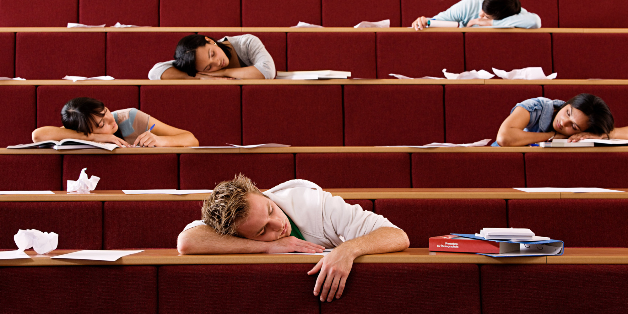 دراسة: عدم انتظام النوم لدى طلاب الجامعة يسبب هذا المرض