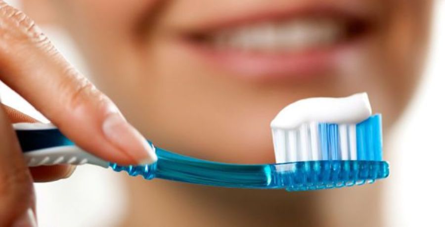 7 أخطاء تقع فيها عند غسل الأسنان