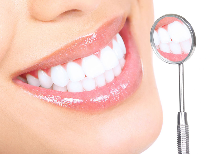 هل الأسنان البيضاء تعني أنها صحية؟