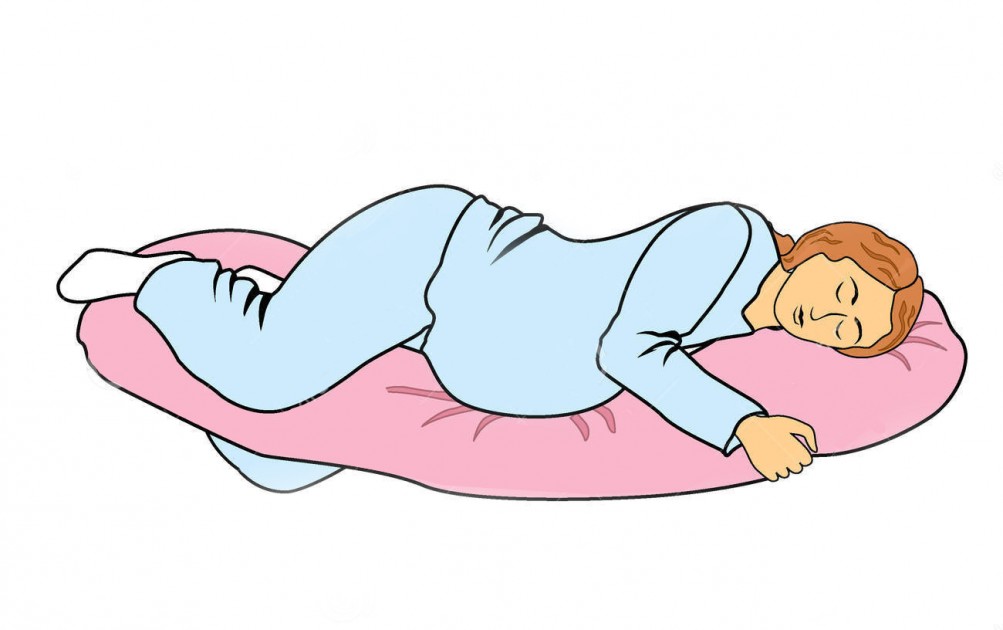 هل النوم على الظهر يضر بالجنين؟